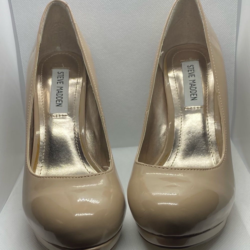 Brand new never worn Size 7 “Steve madden” heels nude color